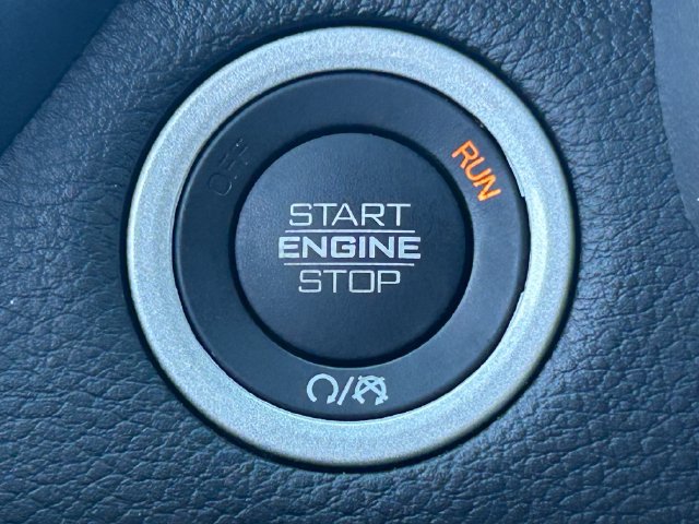 Used 2025 RAM 1500 Laramie AWD/4WD image 21
