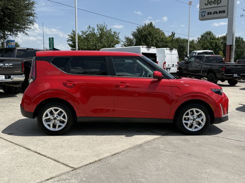 Used 2024 Kia Soul LX w/ Option Group 015 FWD image 3