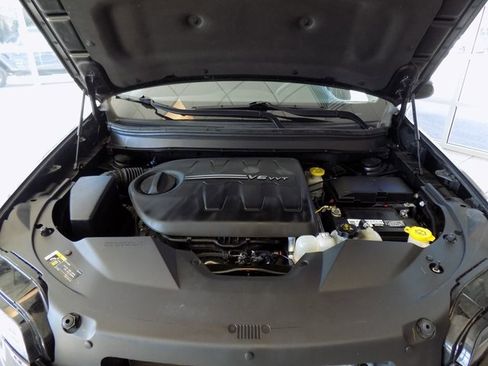 Used 2019 Jeep Cherokee Latitude w/ Popular Appearance Group image 30