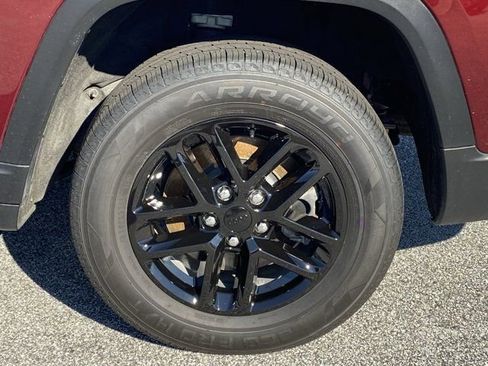 Certified 2023 Jeep Grand Cherokee L Laredo image 33