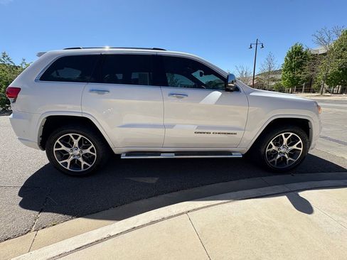Used 2019 Jeep Grand Cherokee Overland AWD/4WD image 11