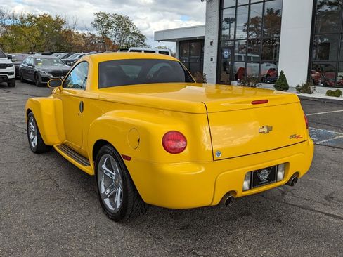 Used 2004 Chevrolet SSR w/ Preferred Equipment Group RWD image 10