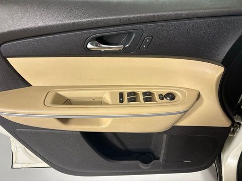 Used 2011 GMC Acadia SLT image 19