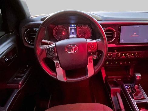 Used 2019 Toyota Tacoma TRD Off-Road w/ Technology Package AWD/4WD image 6