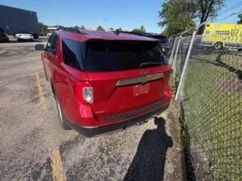 Used 2023 Ford Explorer XLT w/ Equipment Group 202A AWD/4WD image 8