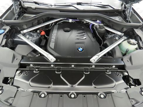 Certified 2025 BMW X5 xDrive40i w/ Parking Assistance Package image 29