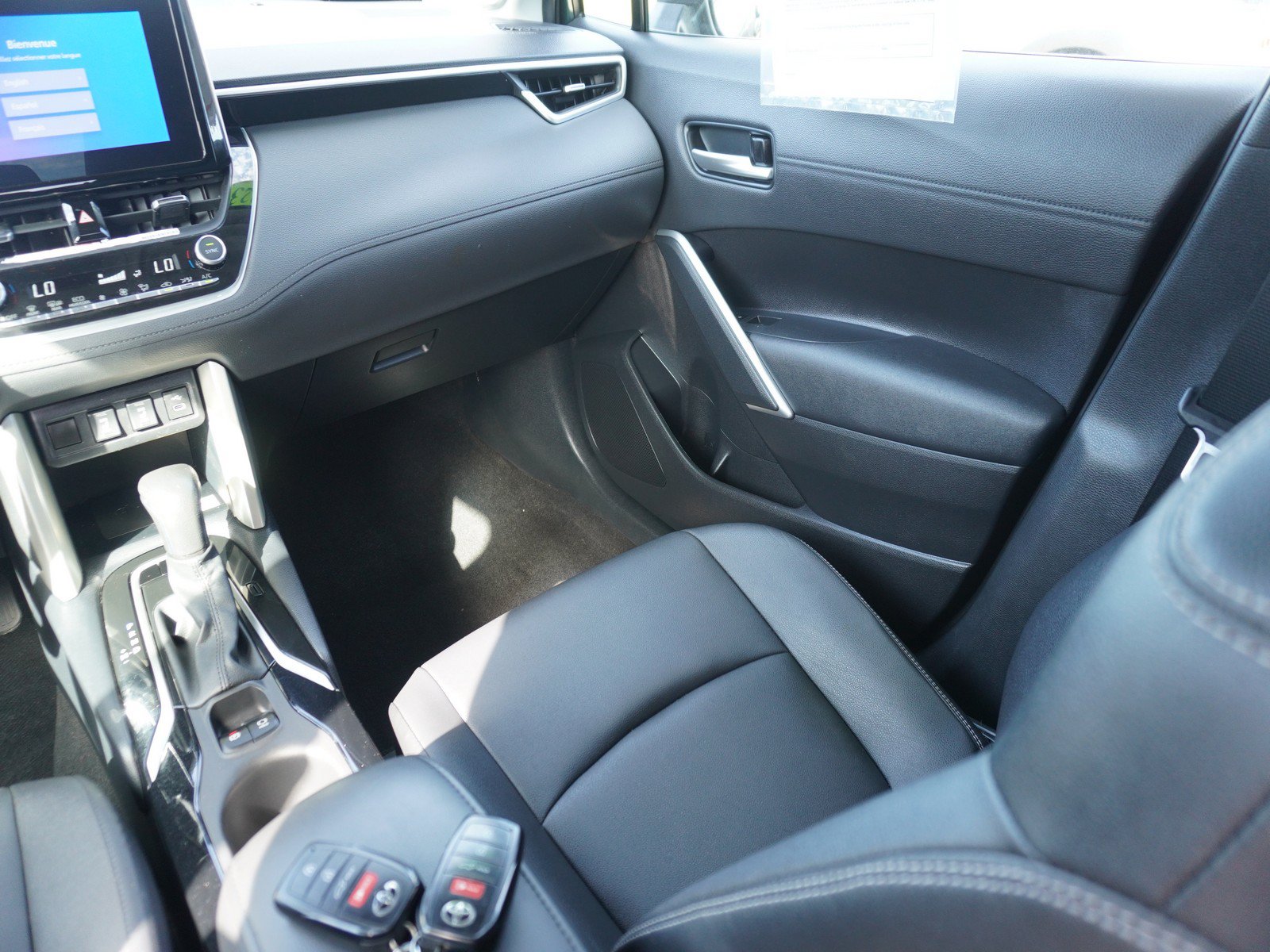 Used 2023 Toyota Corolla Cross XLE w/ Convenience Package AWD/4WD image 17