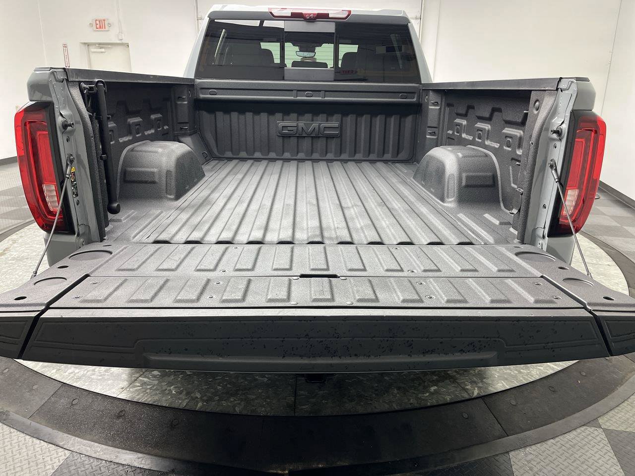 Certified 2025 GMC Sierra 1500 AT4 w/ Technology Package AWD/4WD image 34