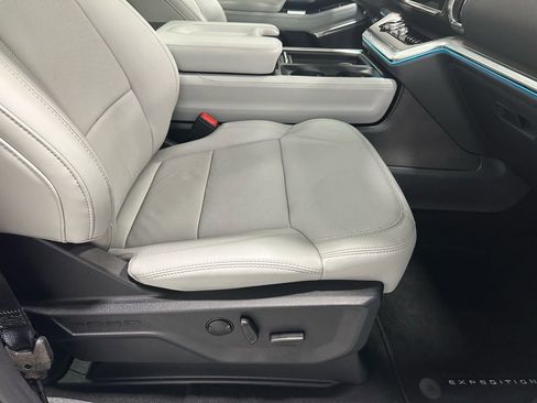 Used 2025 Ford Expedition Platinum image 54