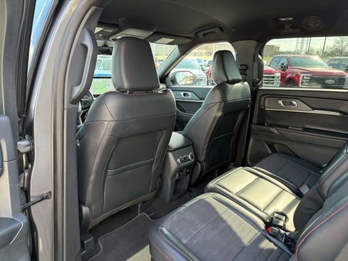 Used 2025 Ford Explorer ST-Line w/ ST-Line Street Pack image 14