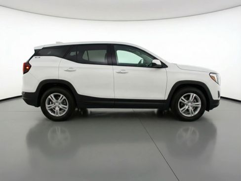 Used 2024 GMC Terrain SLE image 8