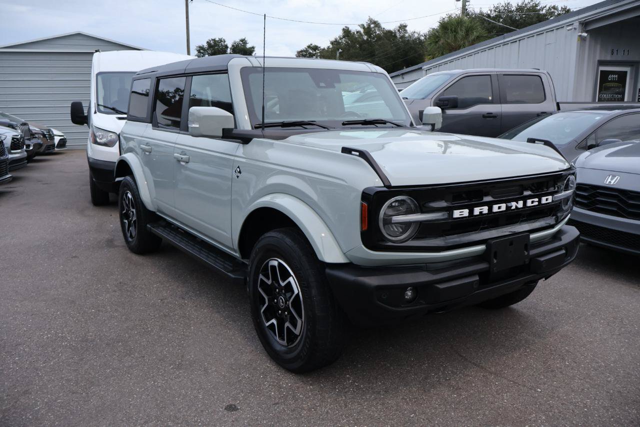 Used 2023 Ford Bronco Outer Banks AWD/4WD image 3