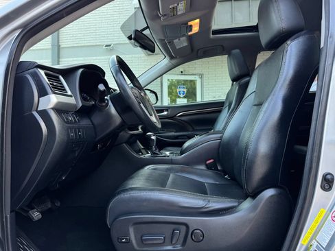 Used 2014 Toyota Highlander Limited FWD image 15