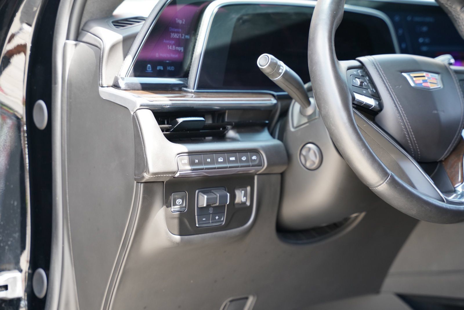 Used 2024 Cadillac Escalade ESV Sport Platinum AWD/4WD image 15
