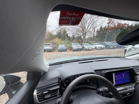 Used 2025 Toyota Camry LE image 30