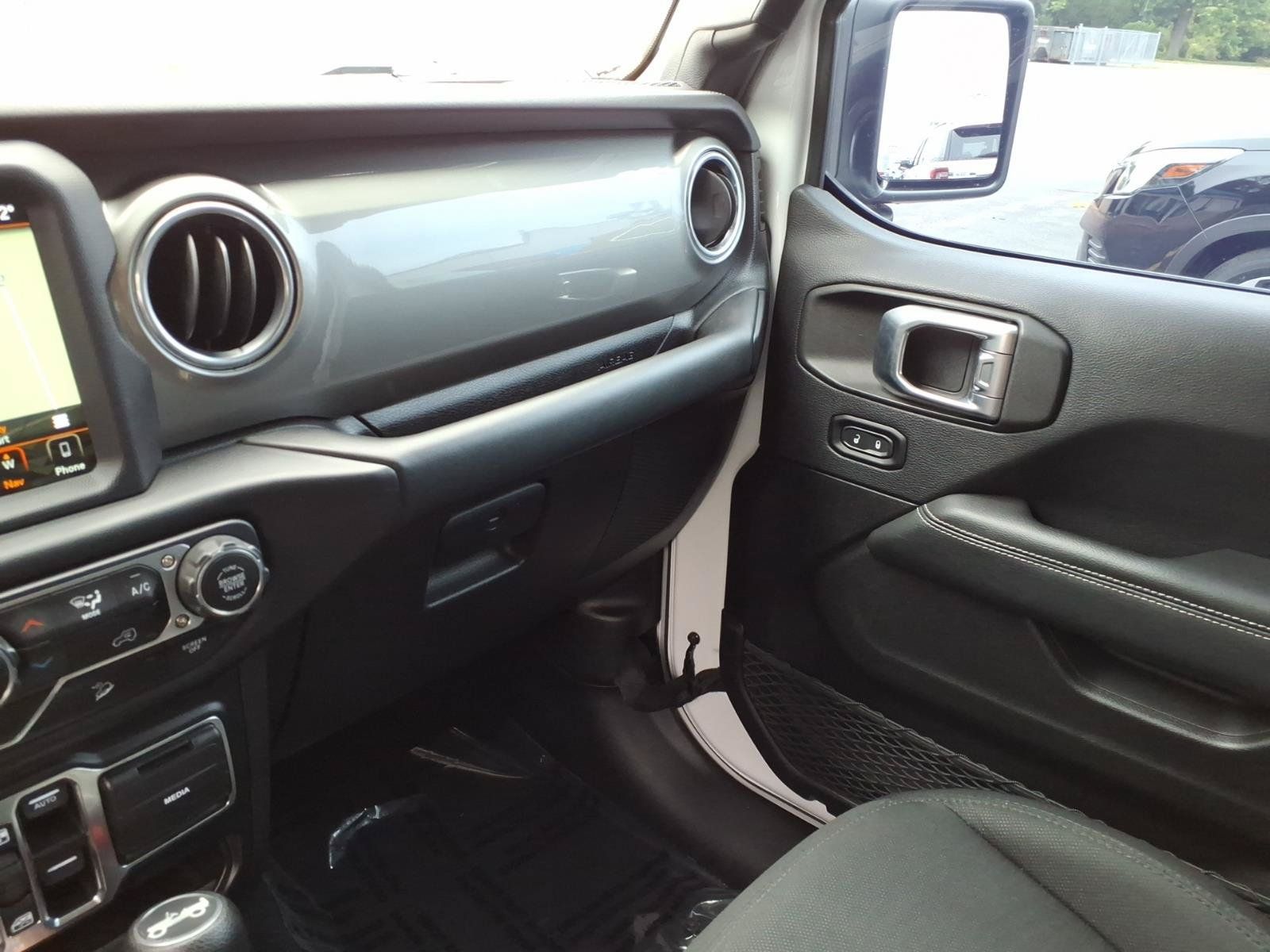 Used 2019 Jeep Wrangler Unlimited Sahara w/ Uconnect 4C Nav & Sound Group AWD/4WD image 24
