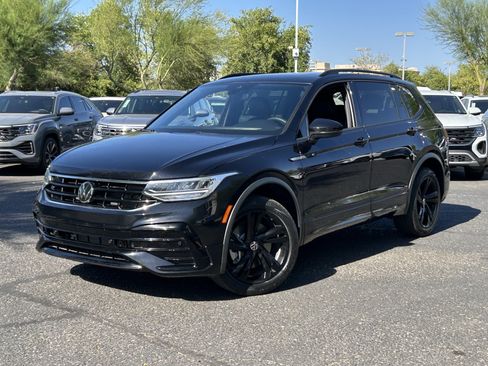 Certified 2024 Volkswagen Tiguan SE R-Line FWD image 32