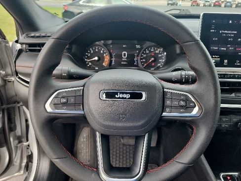 Used 2025 Jeep Compass Trailhawk AWD/4WD image 37