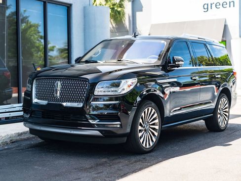 Used 2018 Lincoln Navigator Reserve w/ Technology Package AWD/4WD image 2