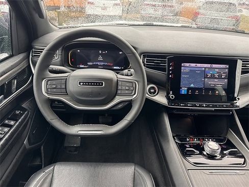 Used 2024 Jeep Wagoneer Series III image 12