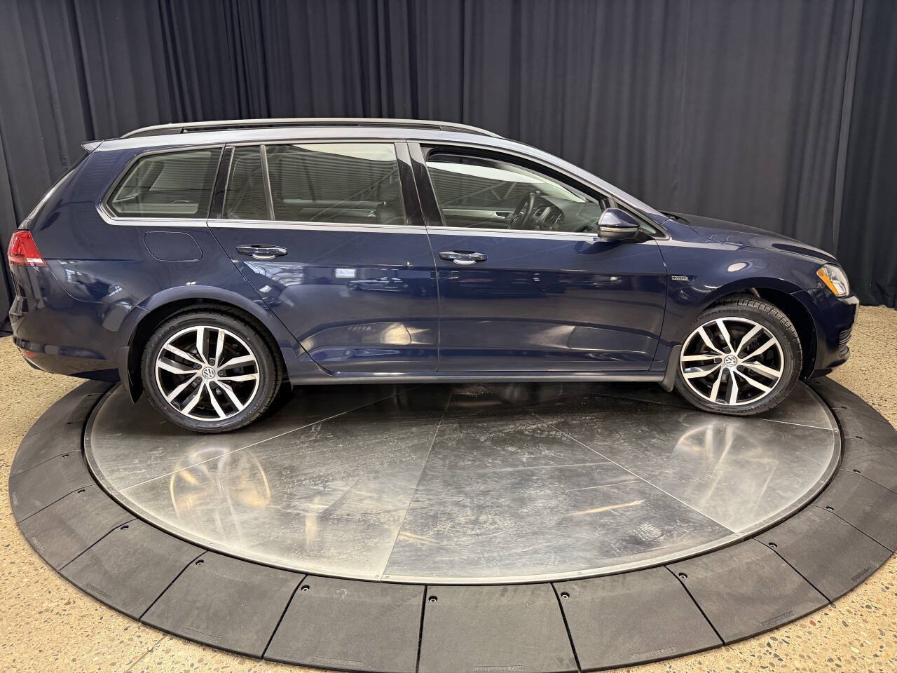 Used 2016 Volkswagen Golf Limited Edition FWD image 11