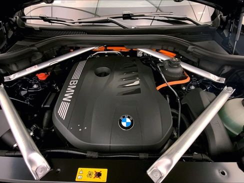 New 2026 BMW X5 xDrive50e w/ Climate Comfort Package image 8