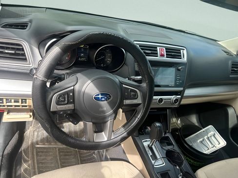 Used 2017 Subaru Legacy 2.5i Premium w/ Moonroof Package AWD/4WD image 18