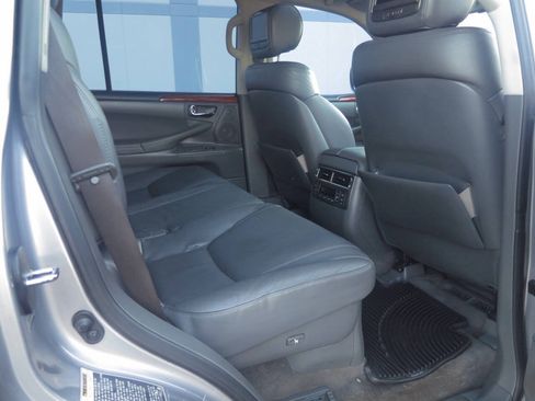 Used 2008 Lexus LX 570 4WD w/ Technology Pkg image 26