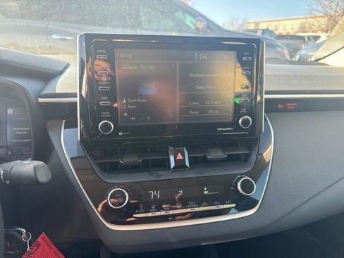 Used 2021 Toyota Corolla LE image 10