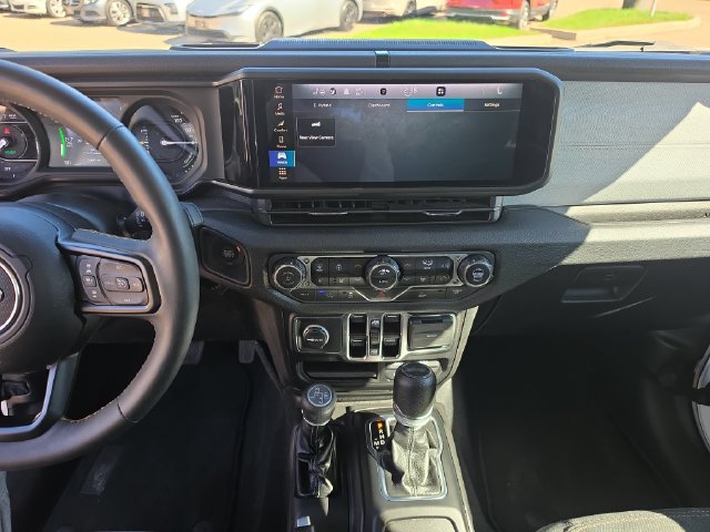 Used 2024 Jeep Wrangler Unlimited w/ Convenience Group AWD/4WD image 15