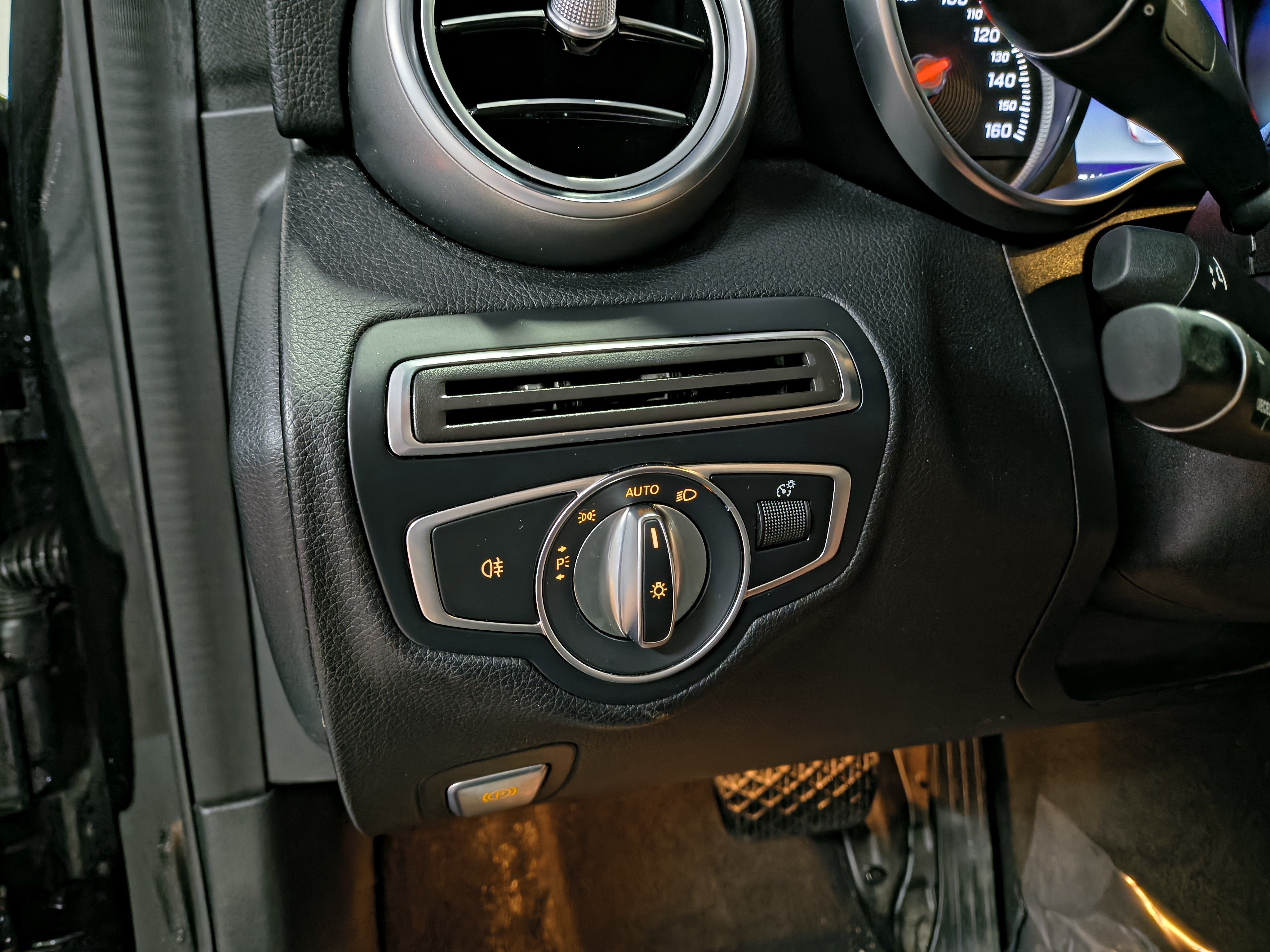 Used 2018 Mercedes-Benz C 300 Sedan image 29
