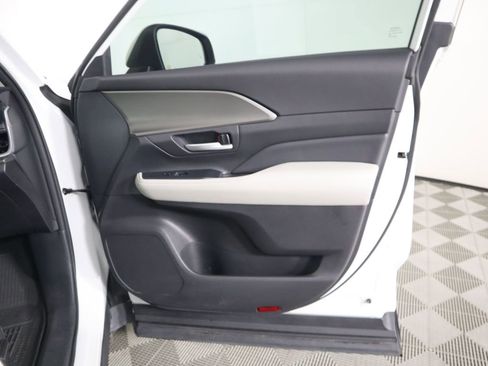 Used 2024 Toyota Grand Highlander XLE image 25