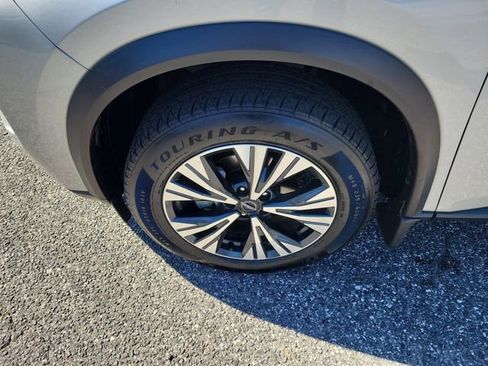 Used 2023 Nissan Rogue SV image 5