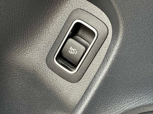 Used 2025 Mercedes-Benz CLA 250 4MATIC image 30