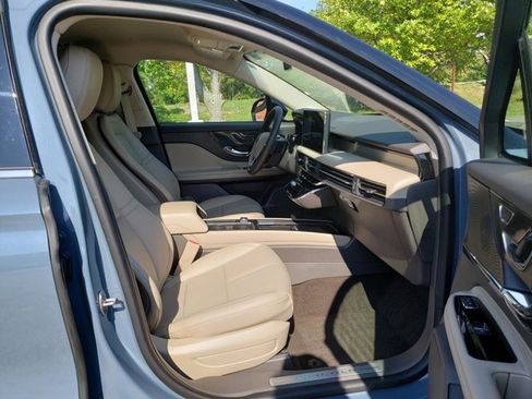 Used 2023 Lincoln Corsair AWD w/ Equipment Group 101A image 17