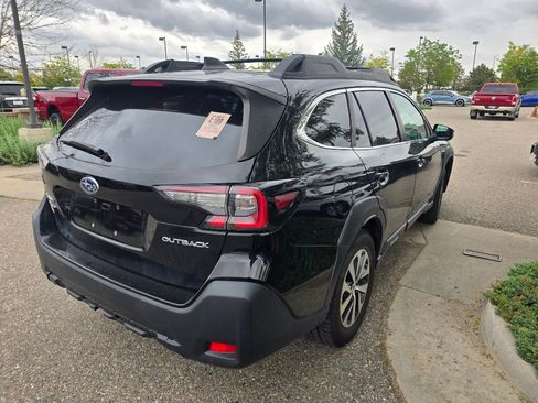 Used 2023 Subaru Outback Premium AWD/4WD image 17