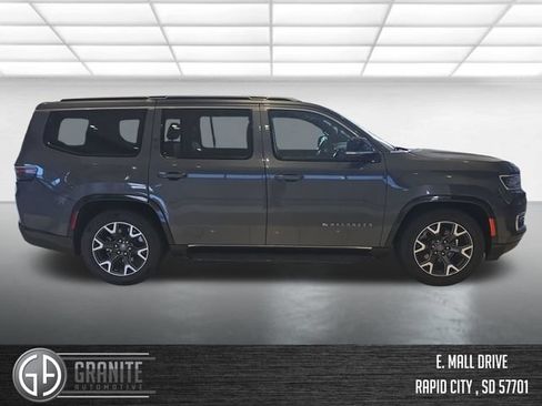 Used 2024 Jeep Wagoneer Series III AWD/4WD image 6