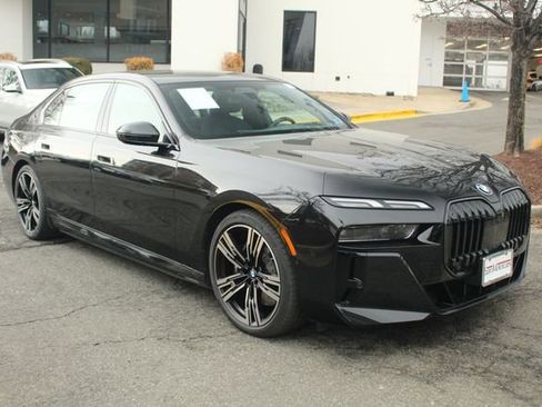 Used 2025 BMW i7 xDrive60 image 1