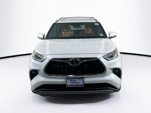 Used 2021 Toyota Highlander Platinum image 2