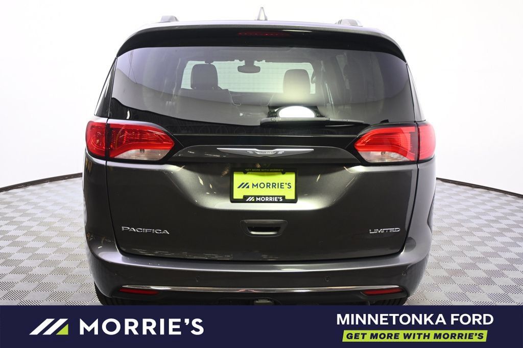 Used 2017 Chrysler Pacifica Limited FWD image 5