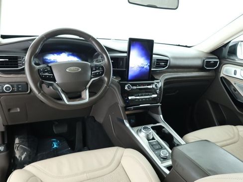 Used 2022 Ford Explorer Platinum w/ Equipment Group 601A AWD/4WD image 10