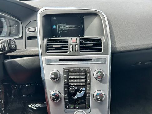 Used 2017 Volvo XC60 T6 Dynamic w/ Preferred Option Package image 25