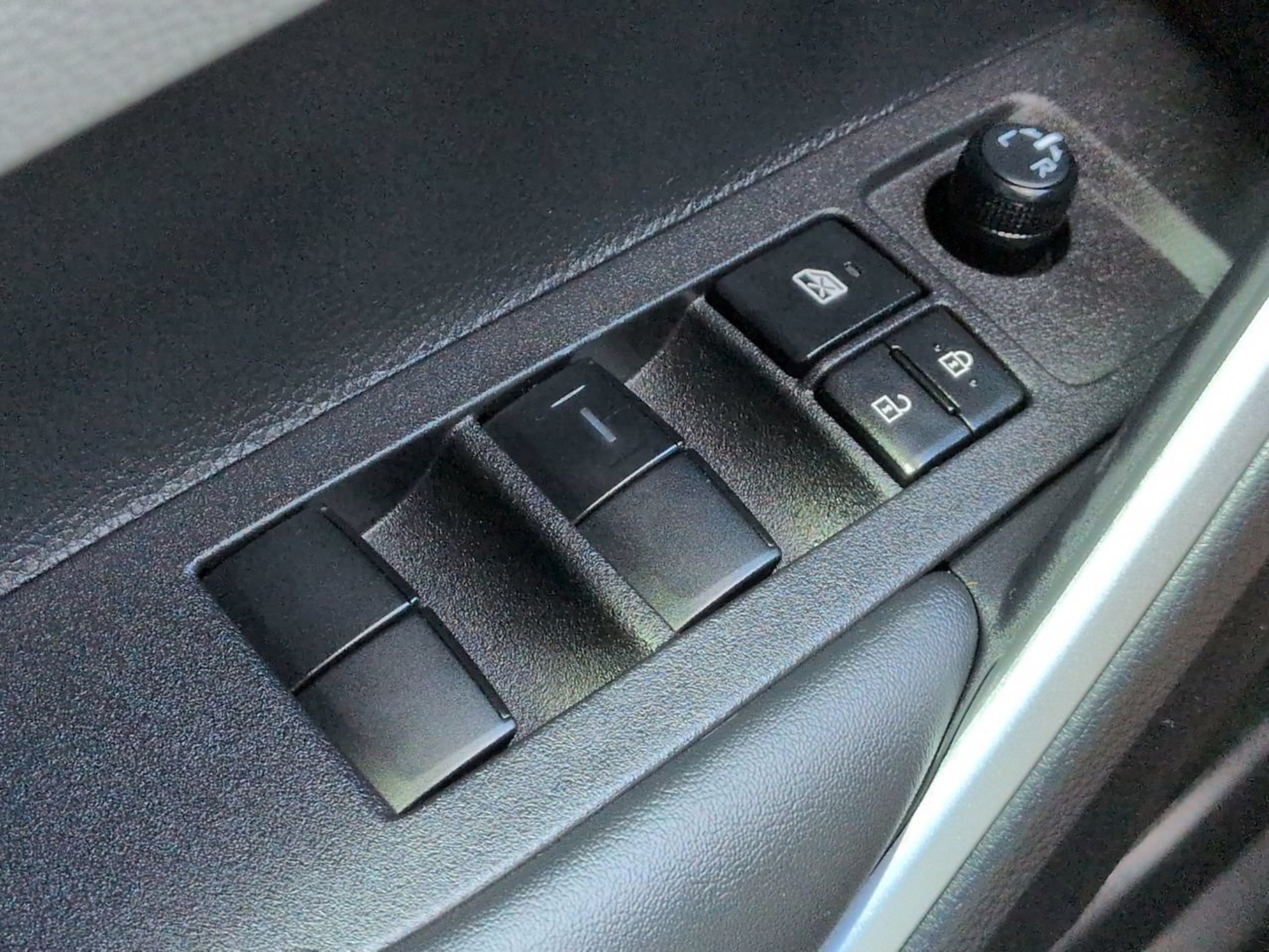 Used 2026 Toyota Corolla Cross L FWD image 26