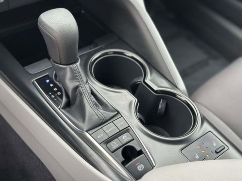 Used 2019 Toyota Camry LE image 12