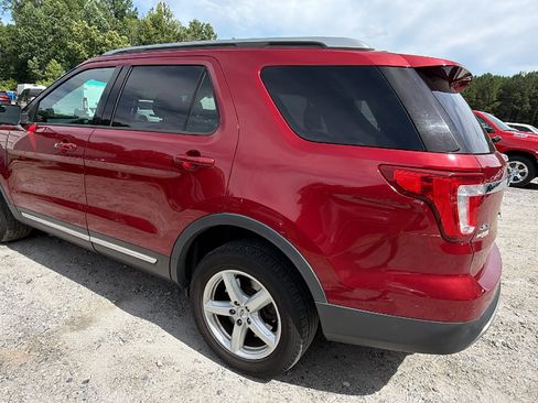 Used 2016 Ford Explorer XLT w/ Equipment Group 202A AWD/4WD image 10