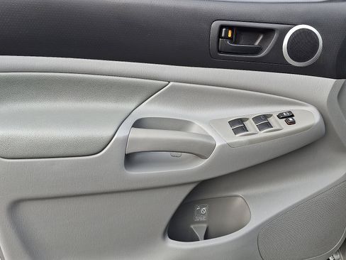 Used 2010 Toyota Tacoma PreRunner image 13