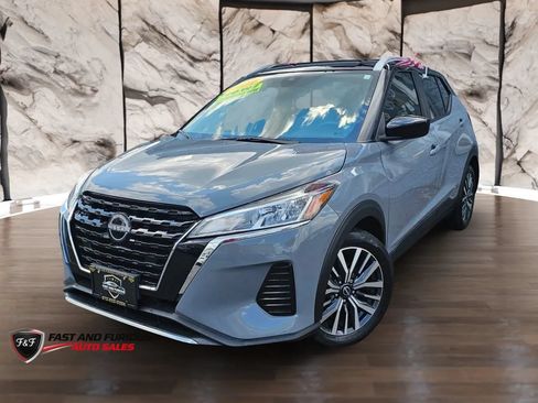 Used 2022 Nissan Kicks SV FWD image 2