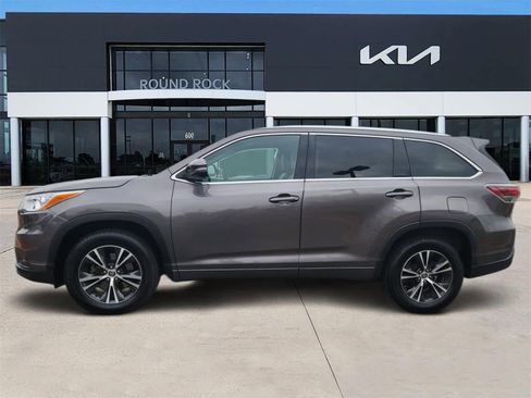 Used 2016 Toyota Highlander XLE image 4