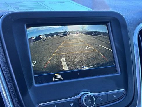 Used 2019 Chevrolet Equinox LT image 14