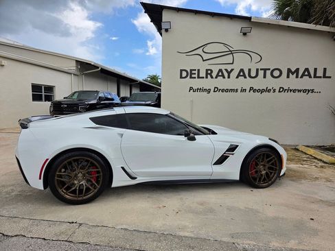 Used 2017 Chevrolet Corvette Grand Sport w/ Carbon Flash Badge Package RWD image 3